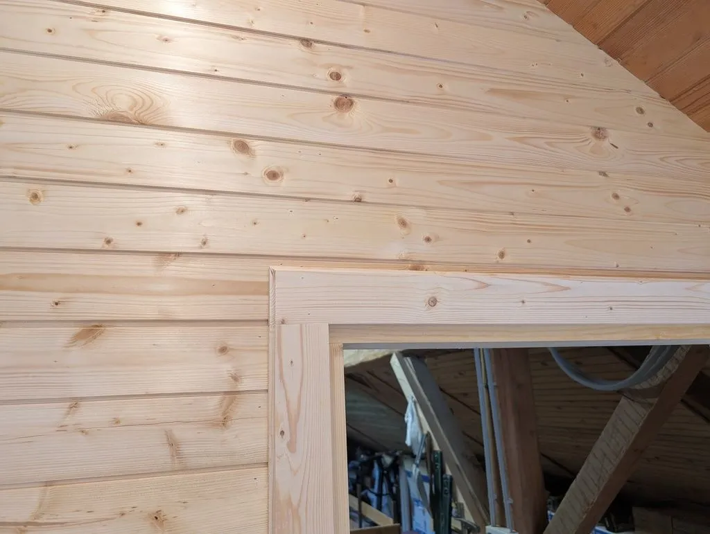 We used a simple butt joint to join the top and side casings.