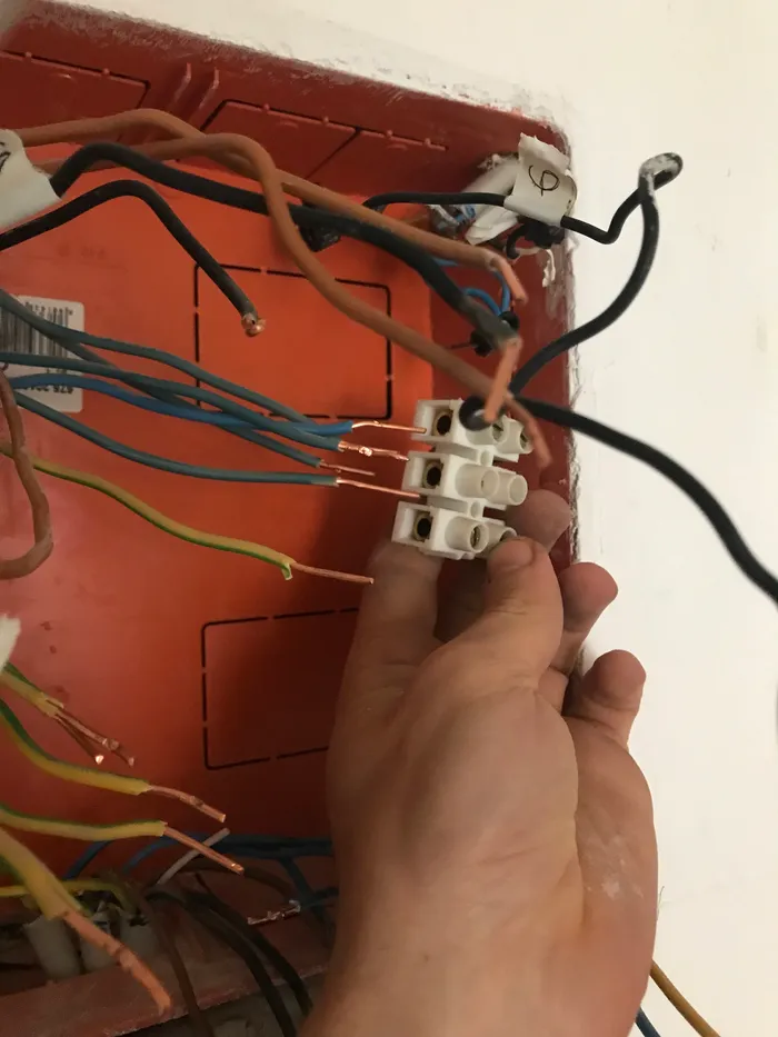 The large connectors used to tie the neutral and ground wires together in place of busbars.