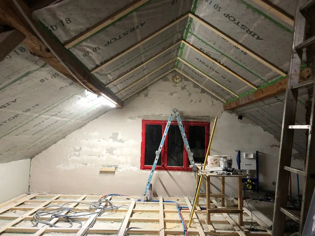 The now mostly-planar west wall, ready for application of Multipor blocks.